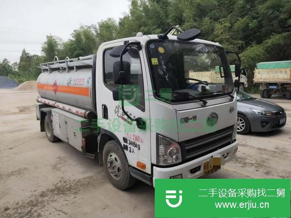 山東出售二手解放5噸油罐車手續(xù)齊全