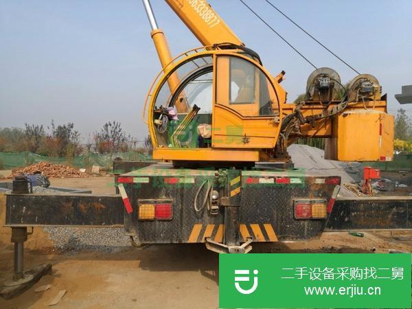 山東出售二手吊車，大臂7米6節臂寬2.4米