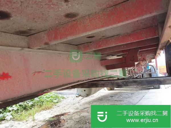 山東出售13米60標(biāo)箱側(cè)翻半掛車