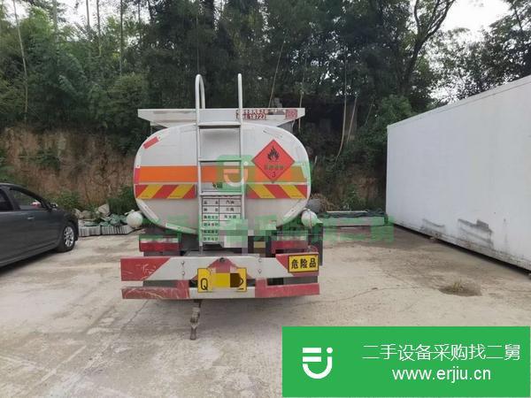 山東出售二手解放5噸油罐車手續(xù)齊全