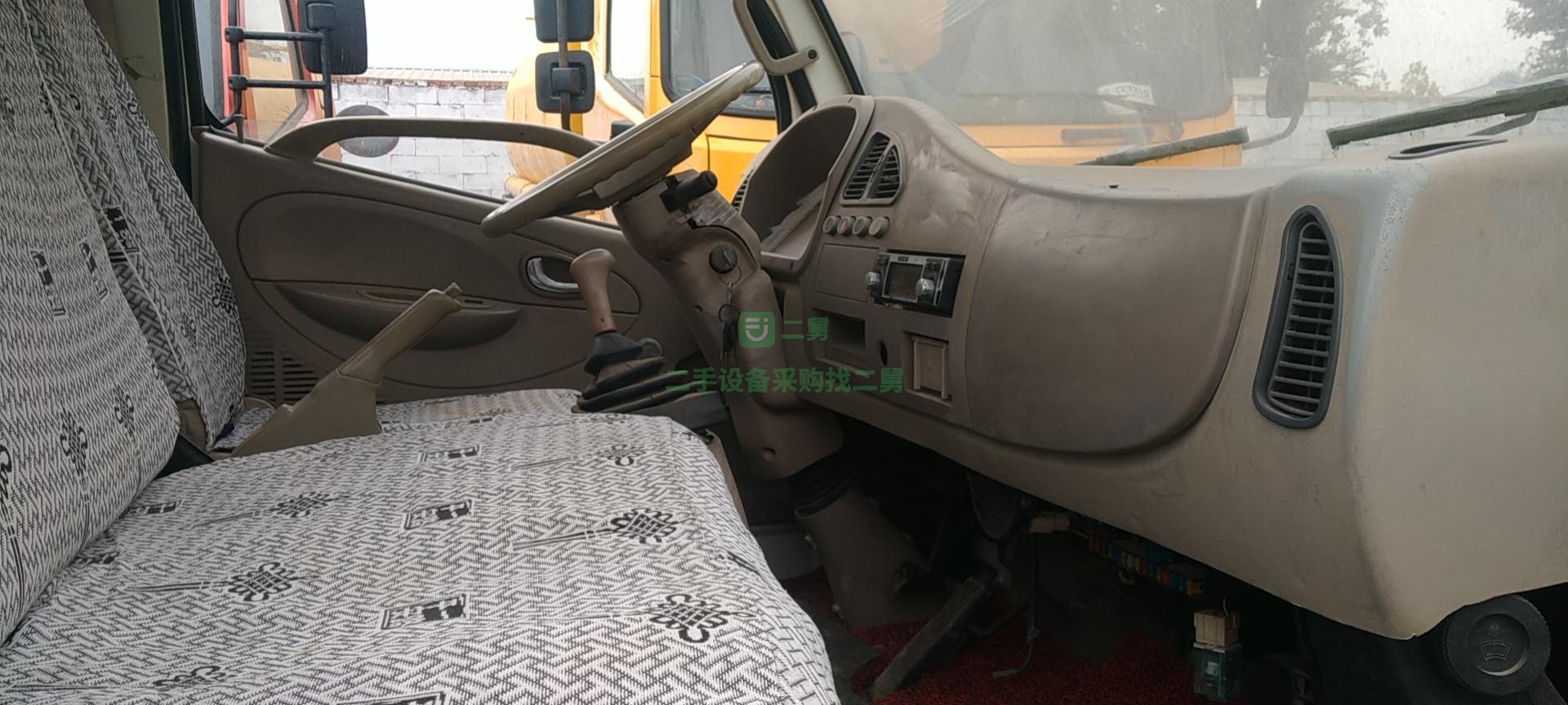 出售一臺精品五立方吸糞車，整車原車原版，車型多多