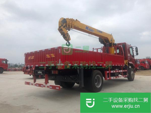 廣西出售二手柳汽乘龍單橋吊車 上裝徐工8噸吊機 6米貨箱