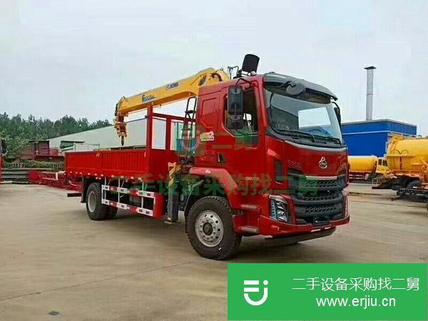 湖北出售二手柳汽吊車，200馬力、配徐工8噸G系列吊機、10.00R20鋼絲胎