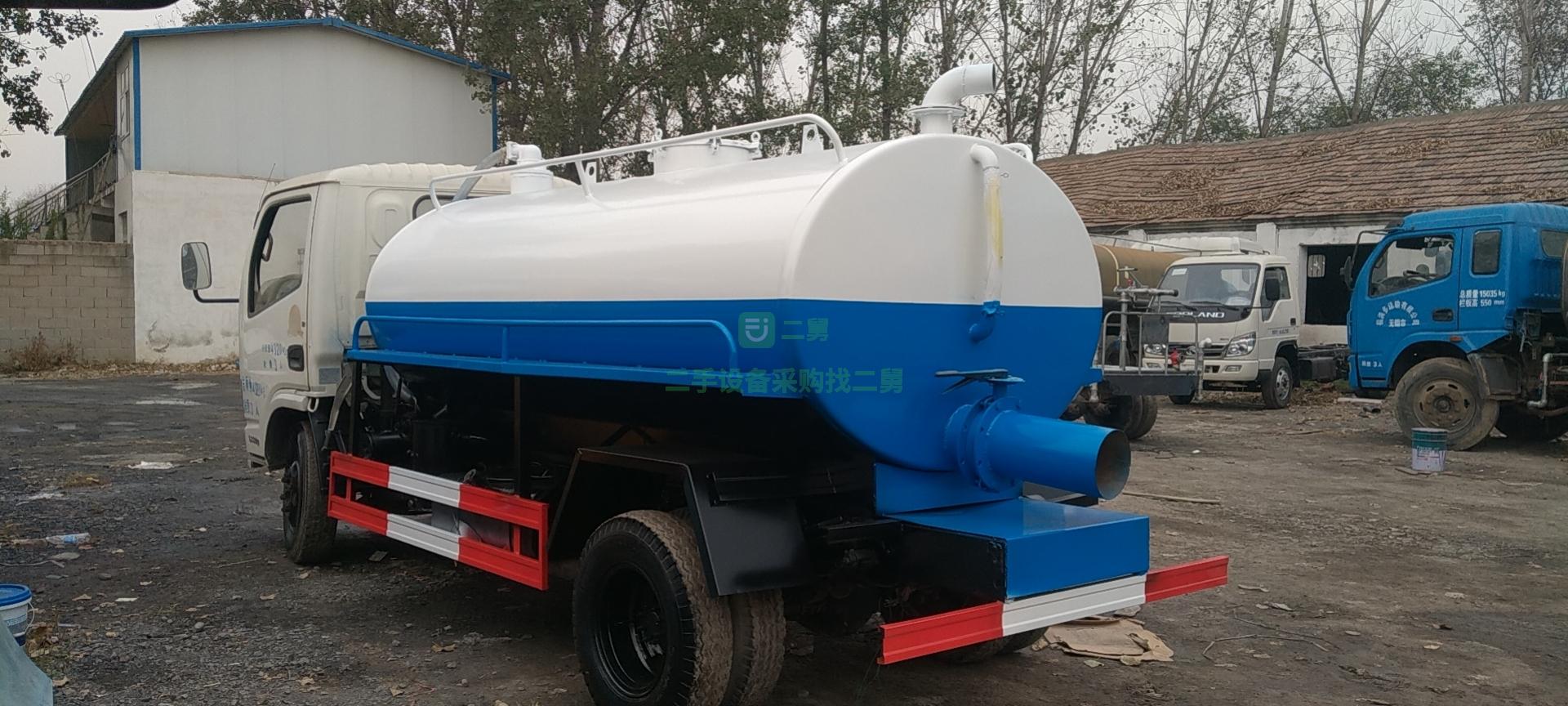 出售一臺精品五立方吸糞車，整車原車原版，車型多多