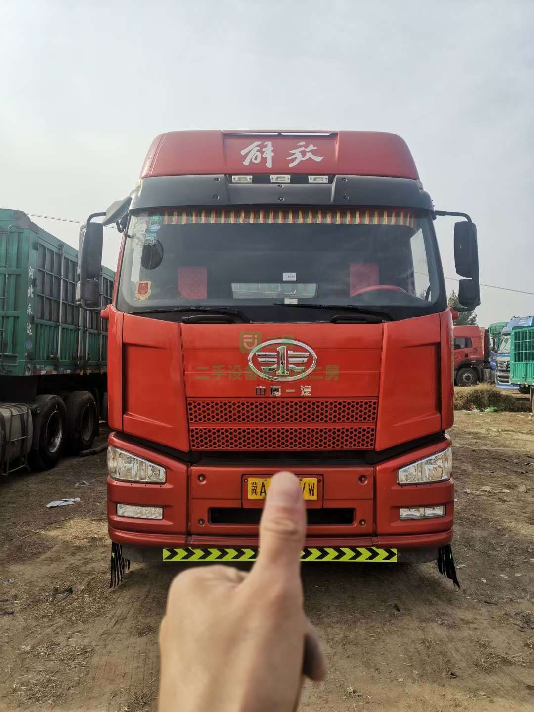 出售一臺兩年三個月解放勾六P/420國五雙驅牽引車！全保險