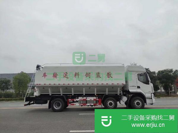 湖南出售二手柳汽小三軸32方散裝飼料運(yùn)輸車(chē)