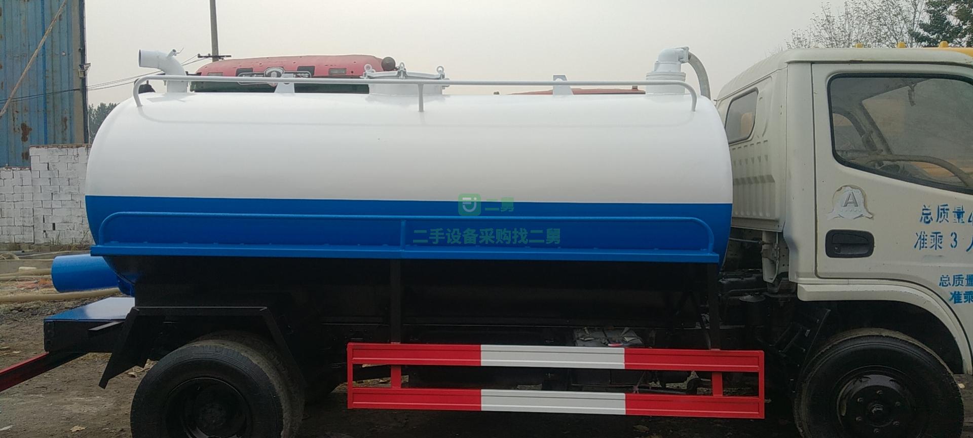 出售一臺精品五立方吸糞車，整車原車原版，車型多多