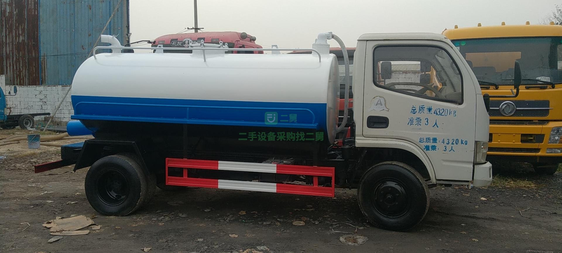出售一臺精品五立方吸糞車，整車原車原版，車型多多
