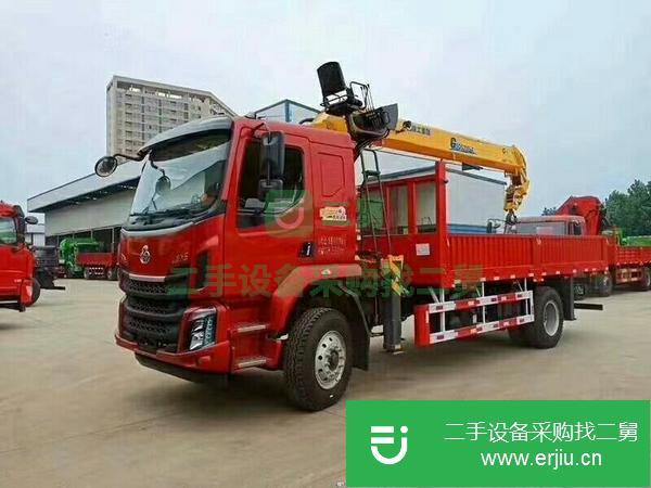 湖北出售二手柳汽吊車，200馬力、配徐工8噸G系列吊機、10.00R20鋼絲胎