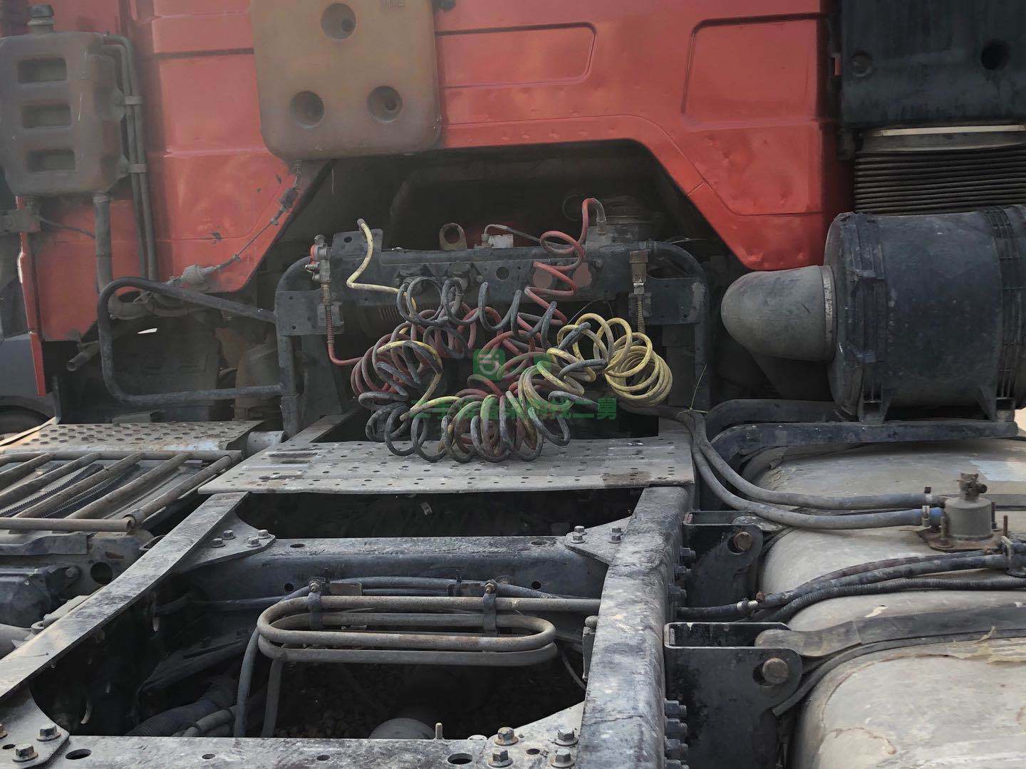出售一臺17年6月460領航版J6P牽引車，雙驅輕體國五排放