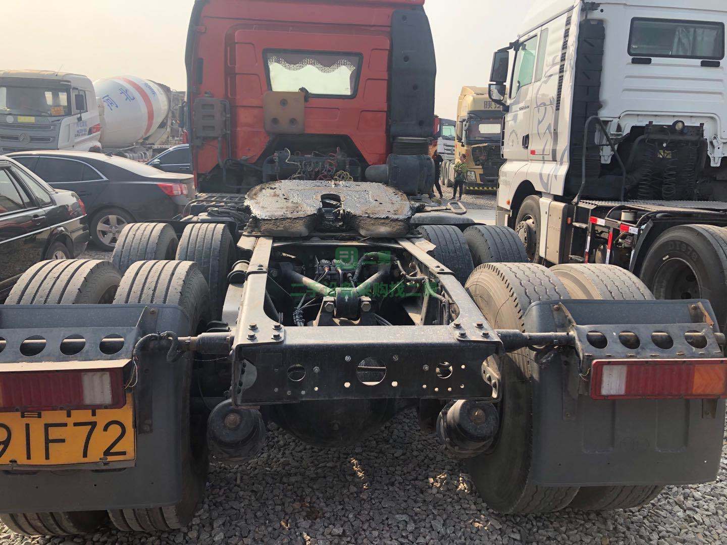 出售一臺17年6月460領航版J6P牽引車，雙驅輕體國五排放
