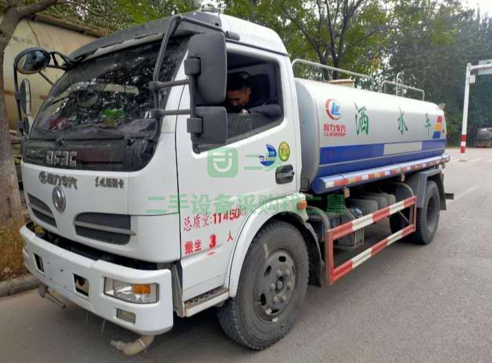 出售一臺(tái)19年4月東風(fēng)福瑞卡10立方灑水車、湖北程力.上裝