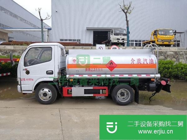 四川出售二手藍(lán)牌東風(fēng)油罐車可分期