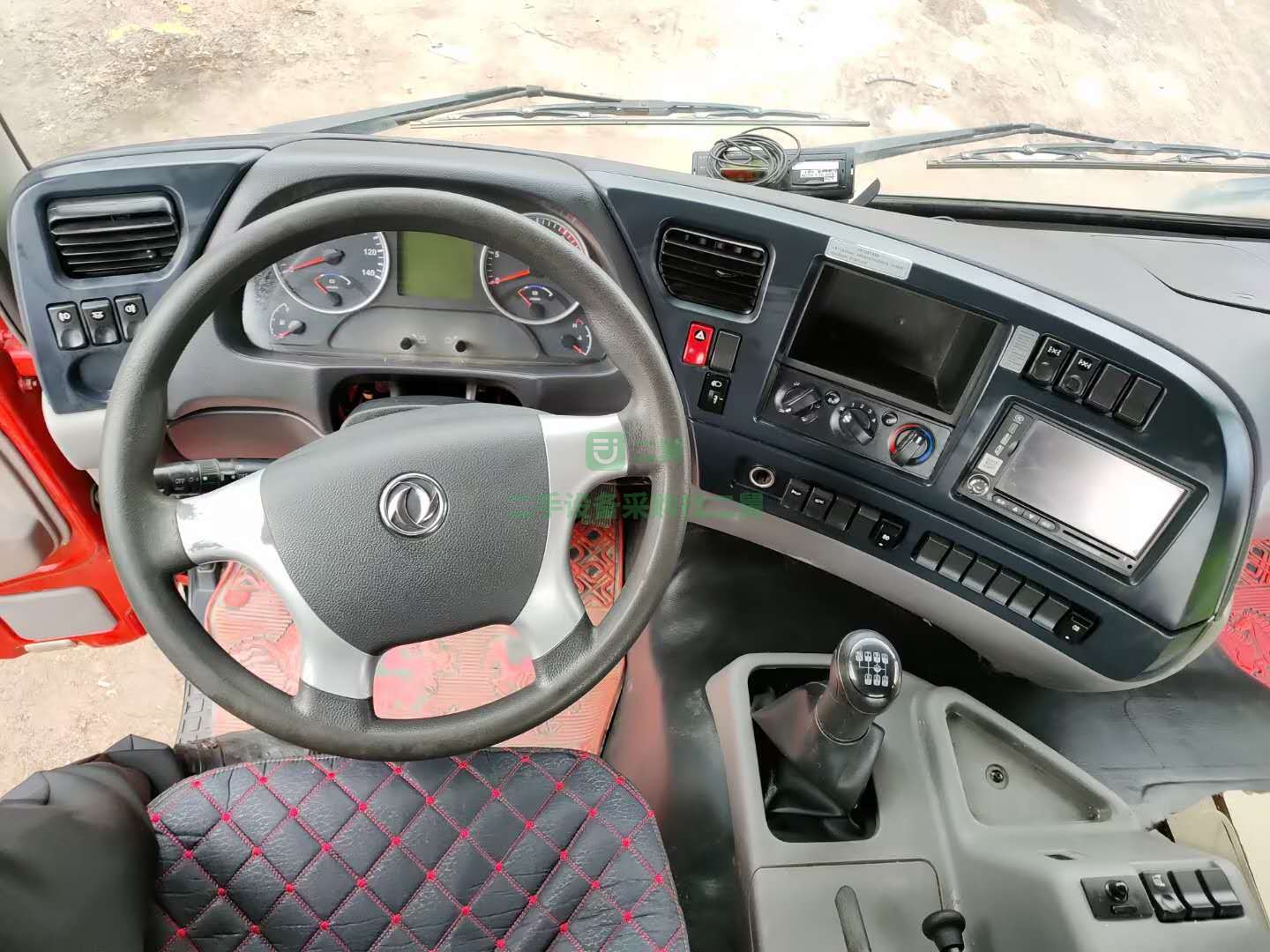 出售19年6月，矮頂天龍牽引車，輪胎八成新，實跑3.6萬公里