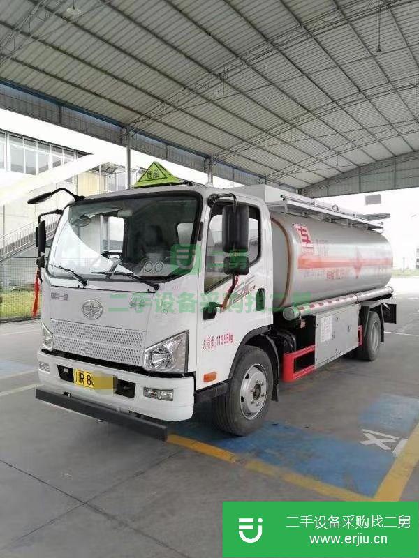 遼寧出售二手解放10噸155馬力油罐車