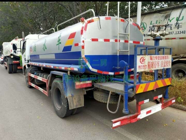出售一臺(tái)19年4月東風(fēng)福瑞卡10立方灑水車、湖北程力.上裝