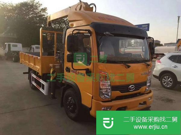 山東出售二手時風隨車吊底盤配3.2噸吊機