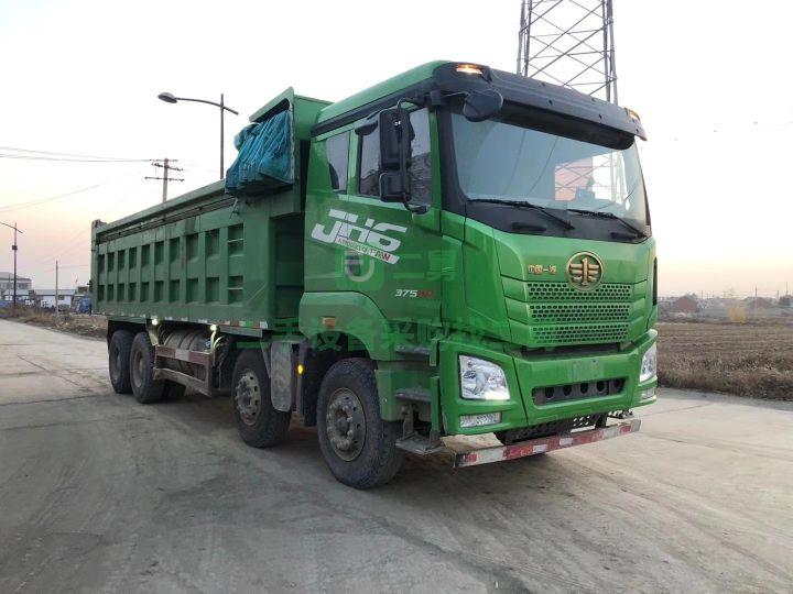 出售19年的解放JH6，前四后八自卸車，7.6米貨箱！重型！