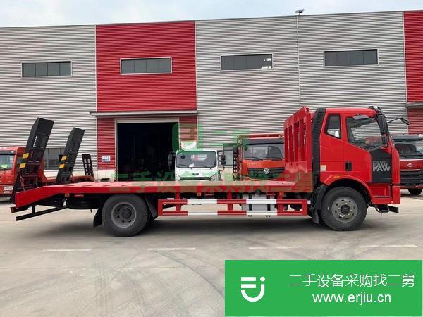 湖北出售二手解放龍v拉挖機(jī)平板運(yùn)輸車