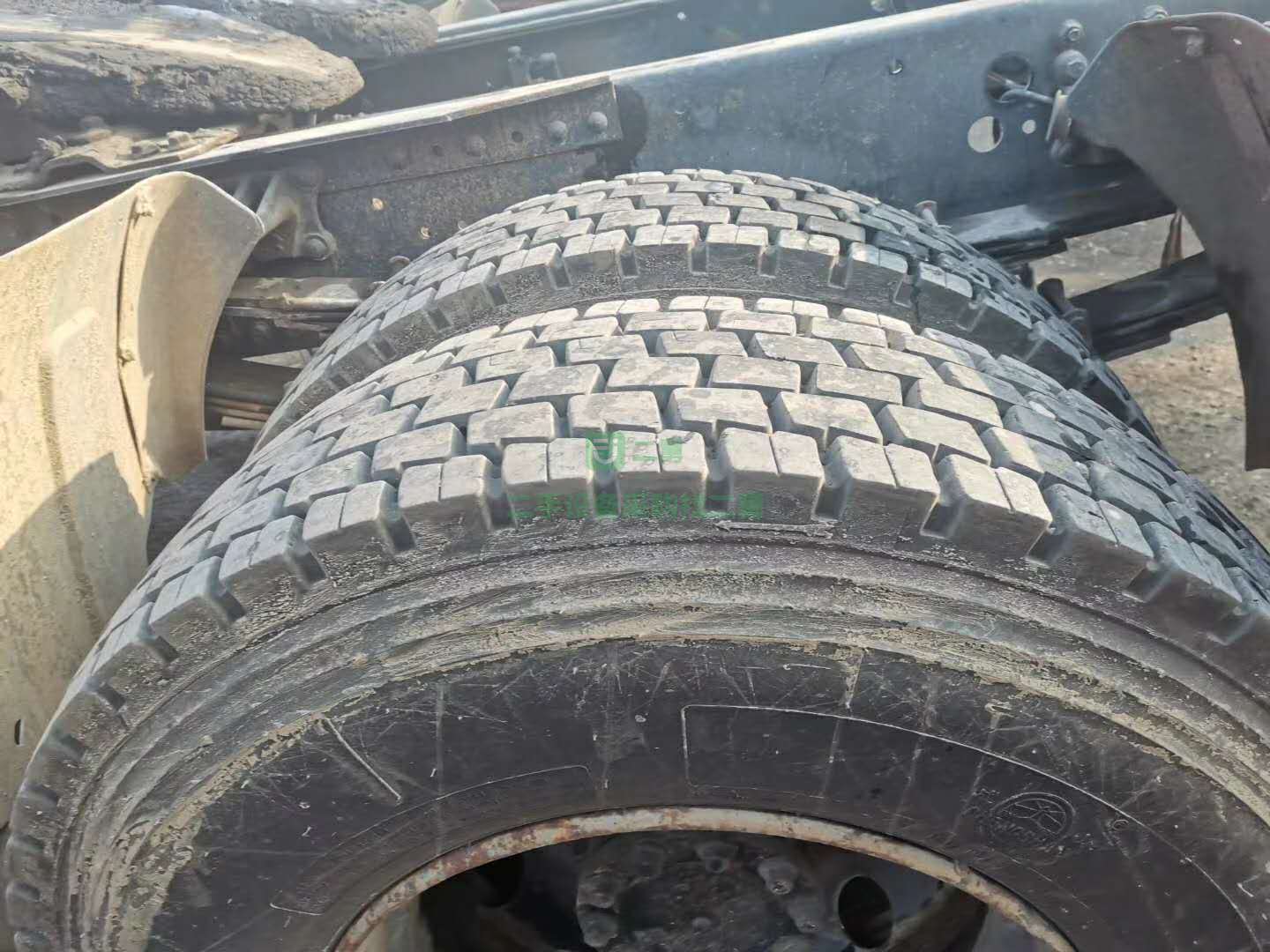 出售一臺15年底解放勾六350牽引車，車況精品