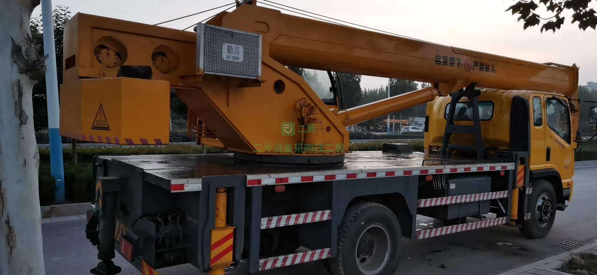 出售一臺19年勤昌12噸吊車，國五排放量