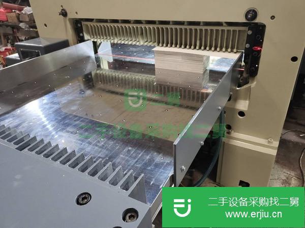 浙江出售二手國威1300雙導軌程控切紙機