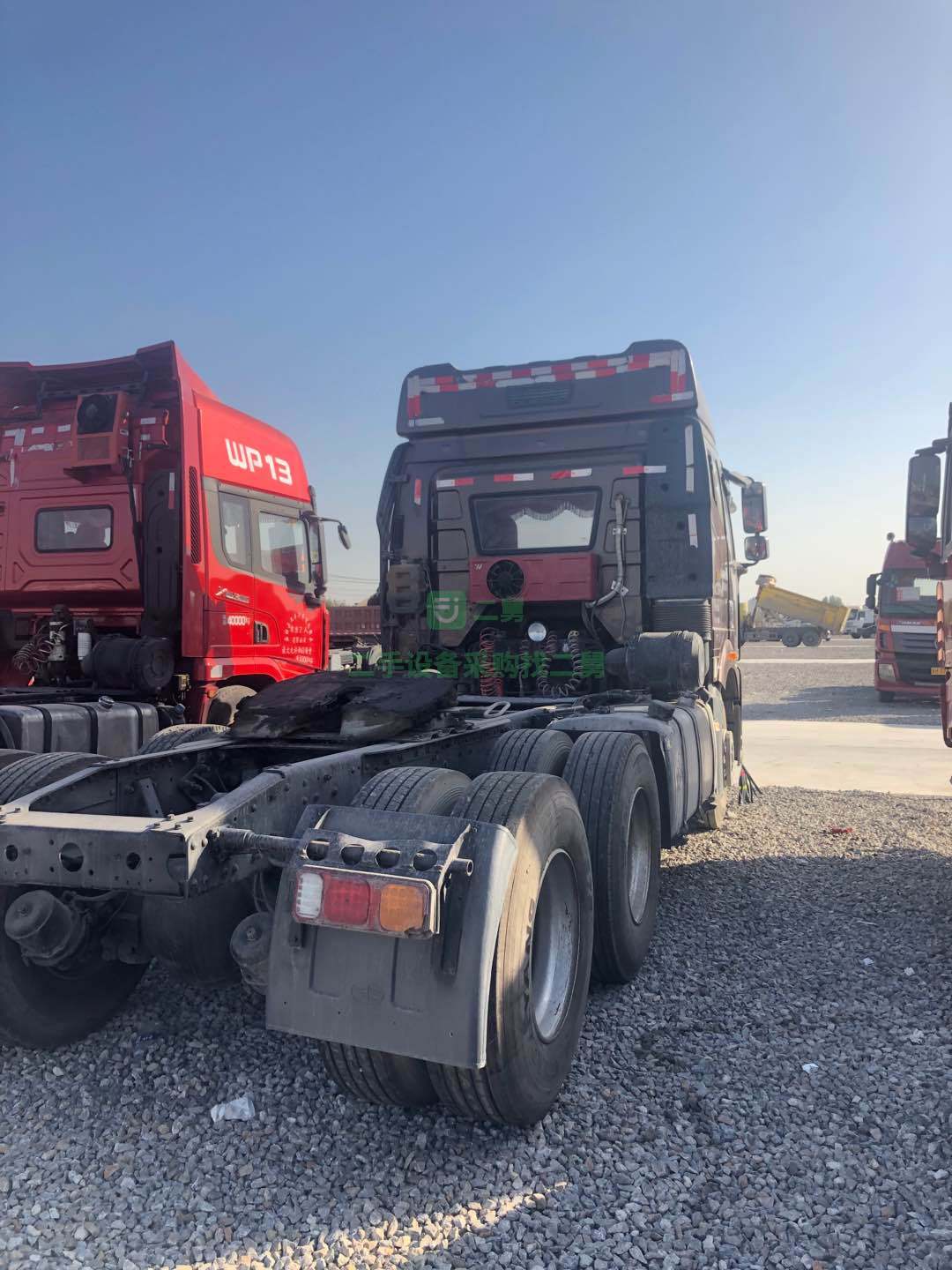 出售一臺16年底解放J6P460馬力牽引車，錫柴發動機，雙驅輕體
