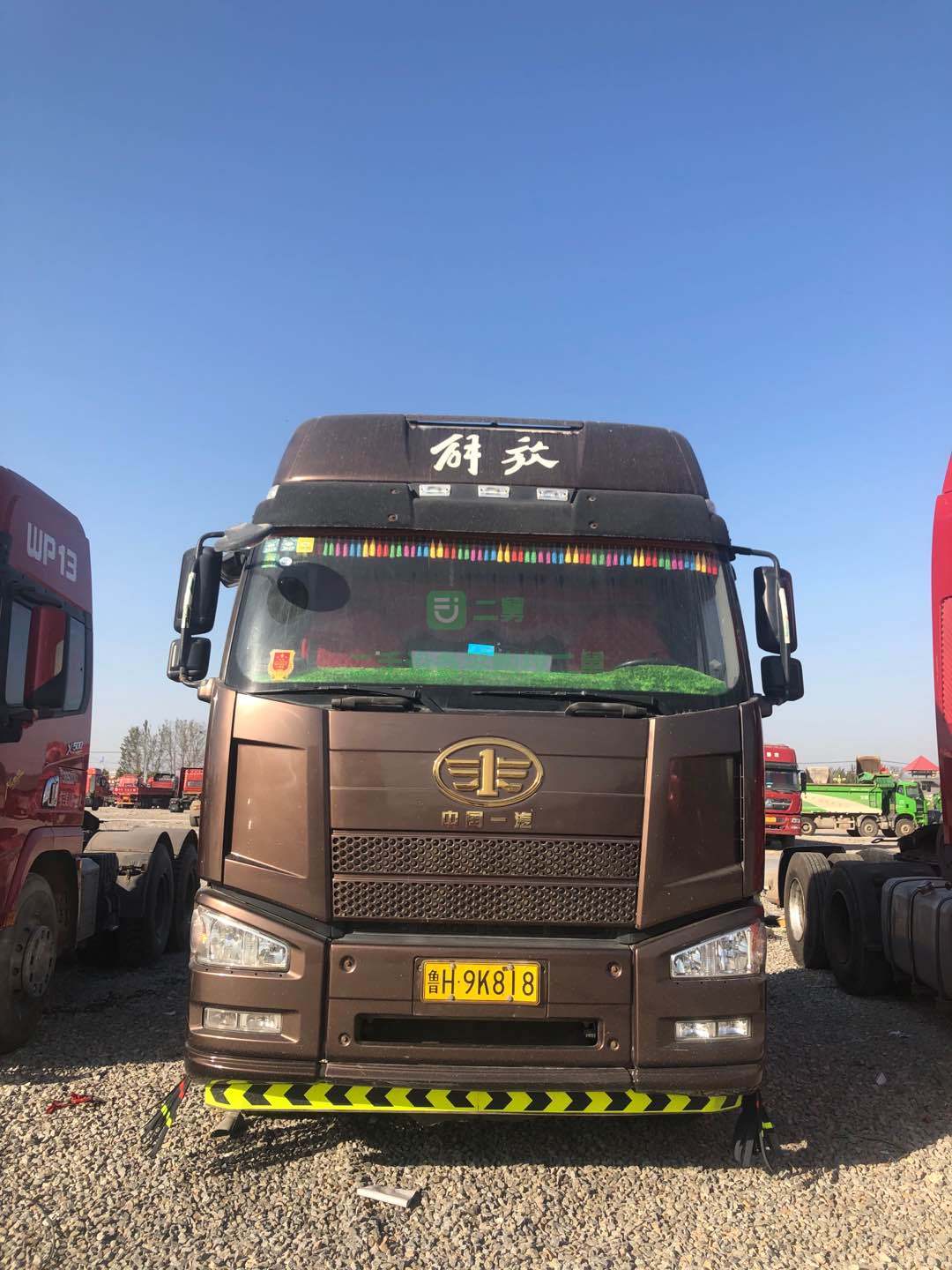 出售一臺16年底解放J6P460馬力牽引車，錫柴發動機，雙驅輕體