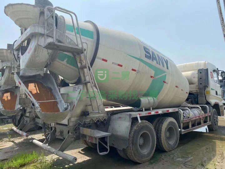 出售16年的三一天然氣大12方罐攪拌車