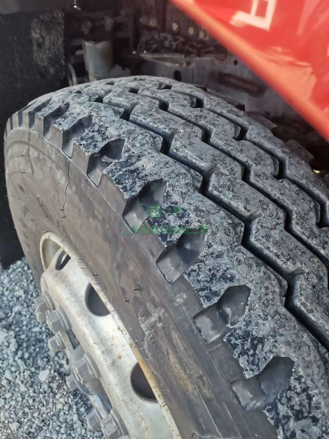 出售一臺車況原版解放牽引車，價格不高，國五排放量