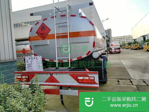河北出售二手東風(fēng)多利卡12.9立方油罐車康明斯180馬力柴油發(fā)動機