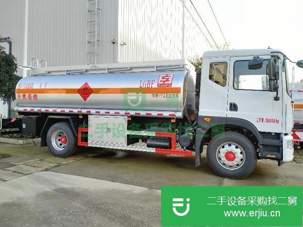 河北出售二手東風(fēng)多利卡12.9立方油罐車康明斯180馬力柴油發(fā)動機