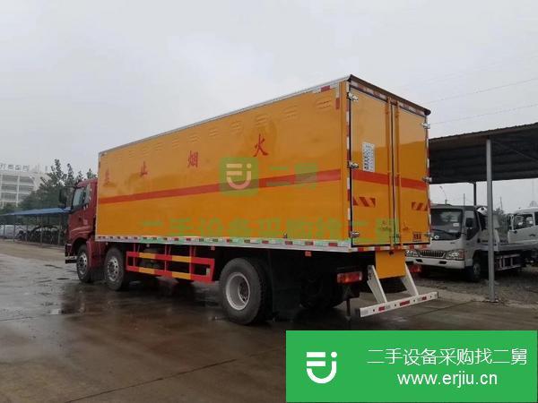 江蘇出售二手福田歐曼小三軸危險品廂式運輸車
