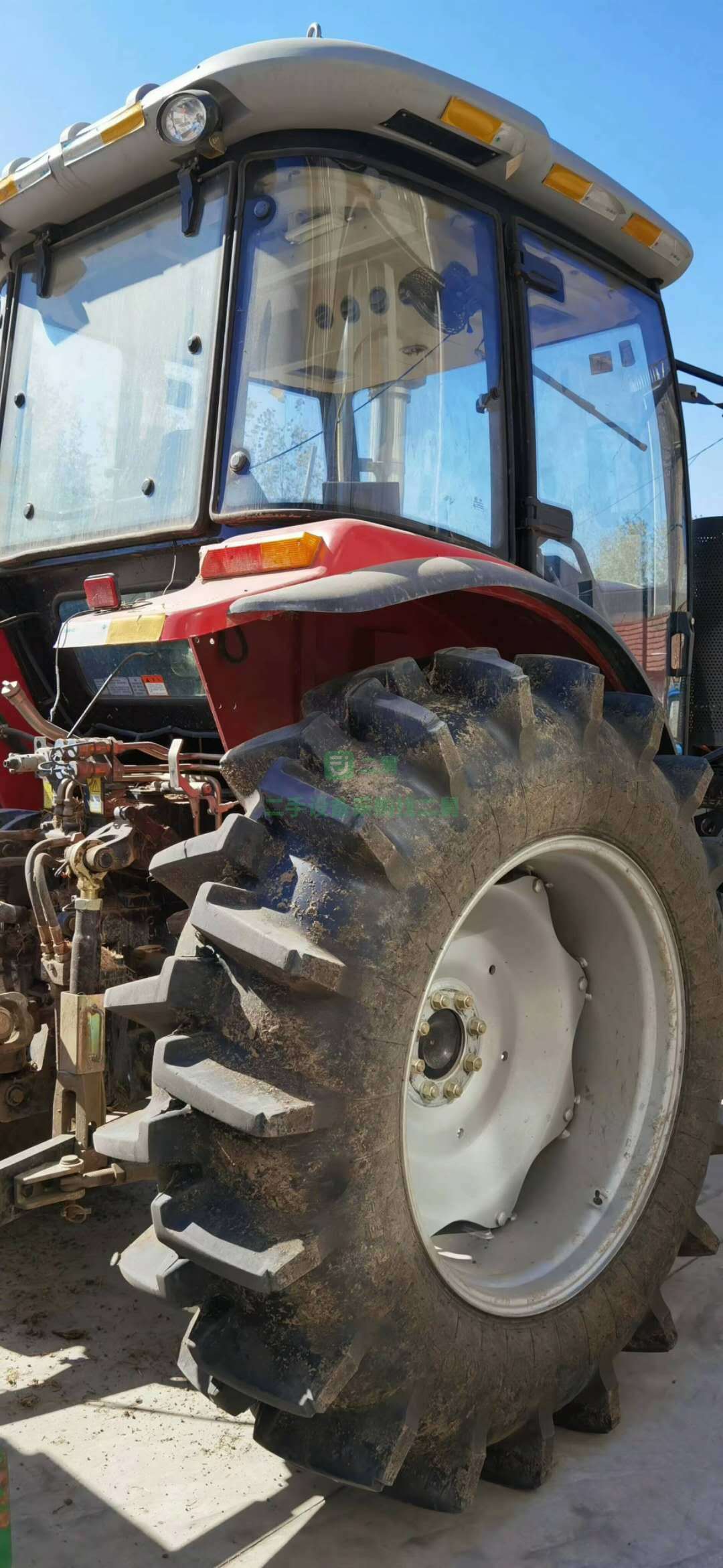 出售一臺2019年出廠的九成新拖拉機，價格不高