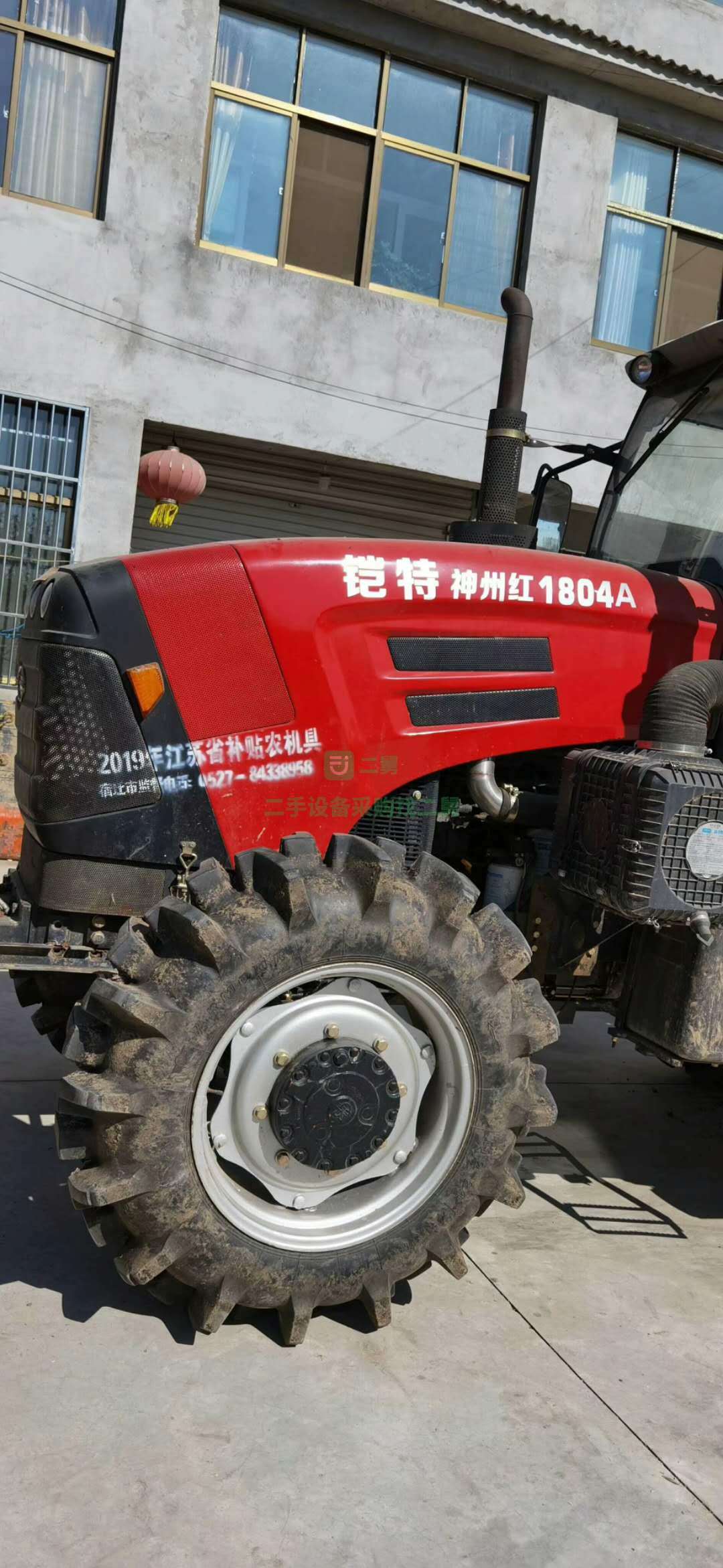 出售一臺2019年出廠的九成新拖拉機，價格不高