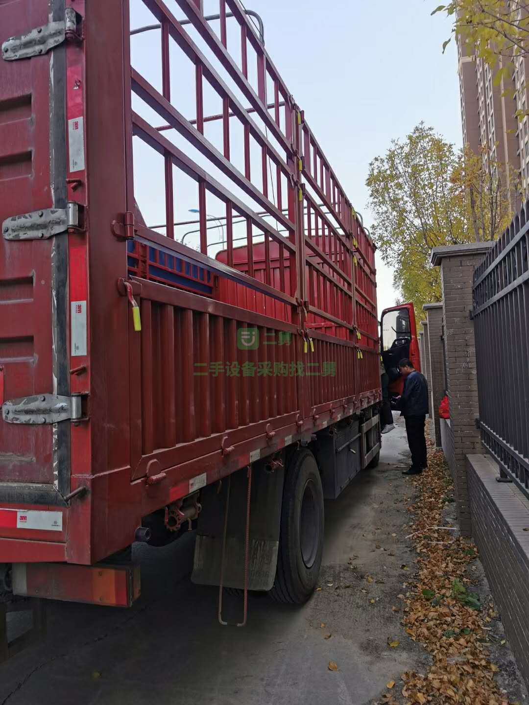出售一臺6.8米高頂雙臥貨車東風KR四缸190馬力