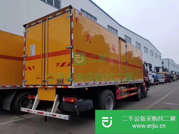 江蘇出售二手福田歐曼小三軸危險品廂式運輸車