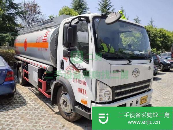 福建出售二手5噸油罐車濰柴110馬力發(fā)動(dòng)機(jī)