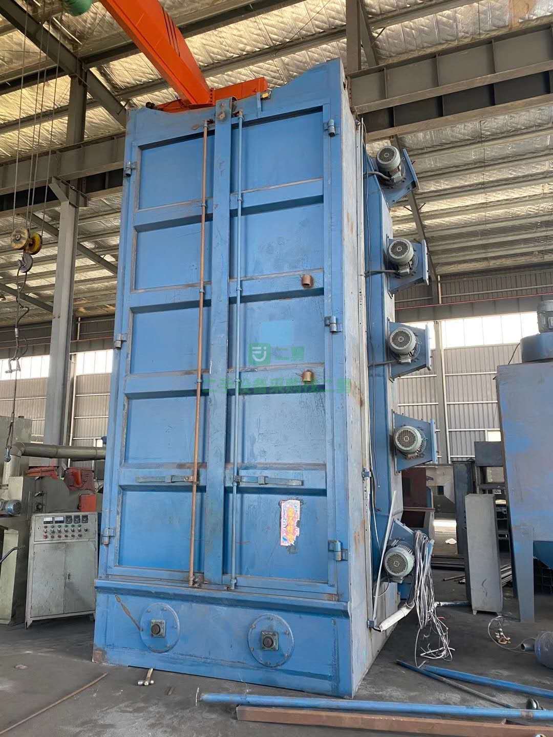 出售一臺寬兩米四高四米八雙鉤拋丸機(jī)，兩噸全護(hù)板