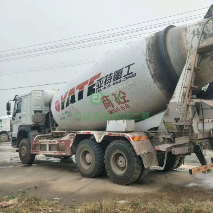急售二手17年國(guó)五 豪沃唐鴻大14 拉16方攪拌車 輪胎九成新