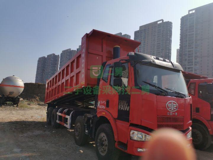 出售解放J六320馬力前四后八自卸車
