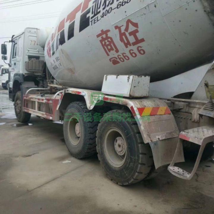 急售二手17年國(guó)五 豪沃唐鴻大14 拉16方攪拌車 輪胎九成新