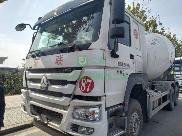 出售二手18年國五攪拌車，亞特上裝，大14拉16方，車況完好
