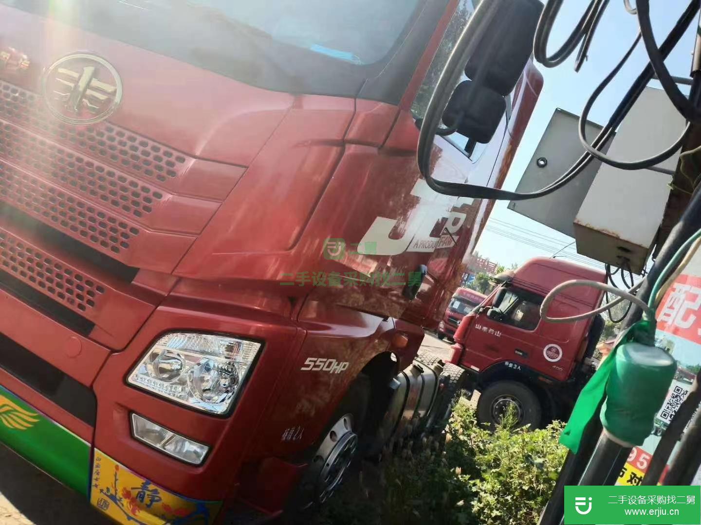 山東出售二手青島解放550馬力牽引車(chē)