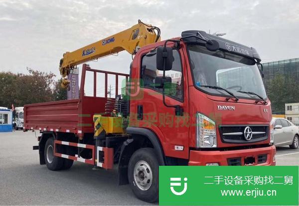 湖北出售二手大運隨車吊裝配徐工6.3噸四節(jié)直臂吊機