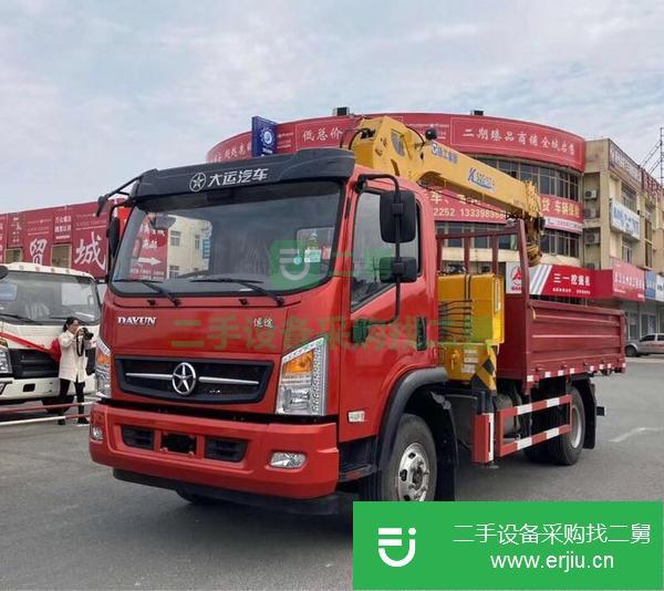 湖北出售二手大運隨車吊裝配徐工6.3噸四節(jié)直臂吊機