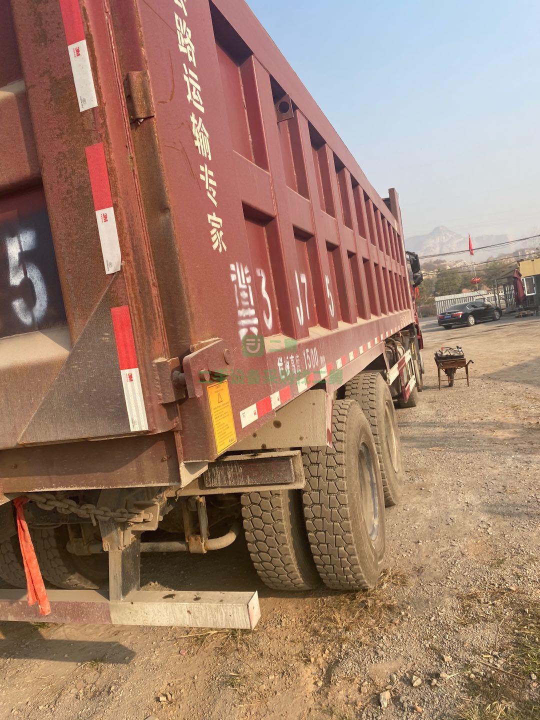 出售一臺(tái)17年11月的歐曼自卸車，箱長(zhǎng)8.2米