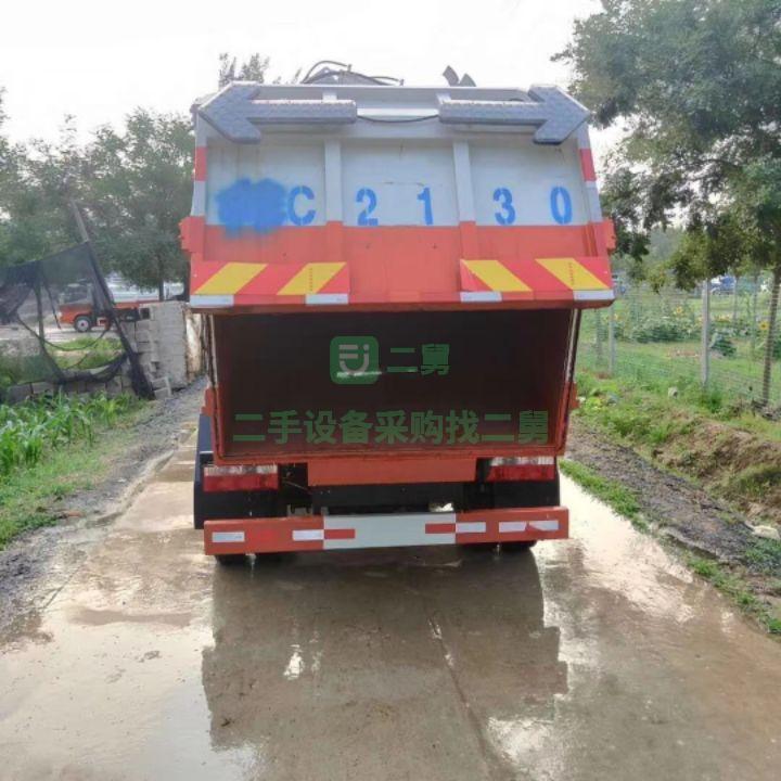 出售18年的東風(fēng)多利卡推鏟式掛通垃圾車