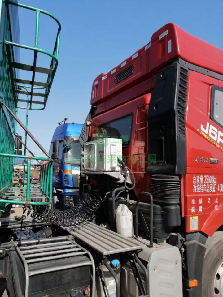 出售剛到家9個月國五解放勾六420雙驅牽引車，帶13米高低對開門無邊梁