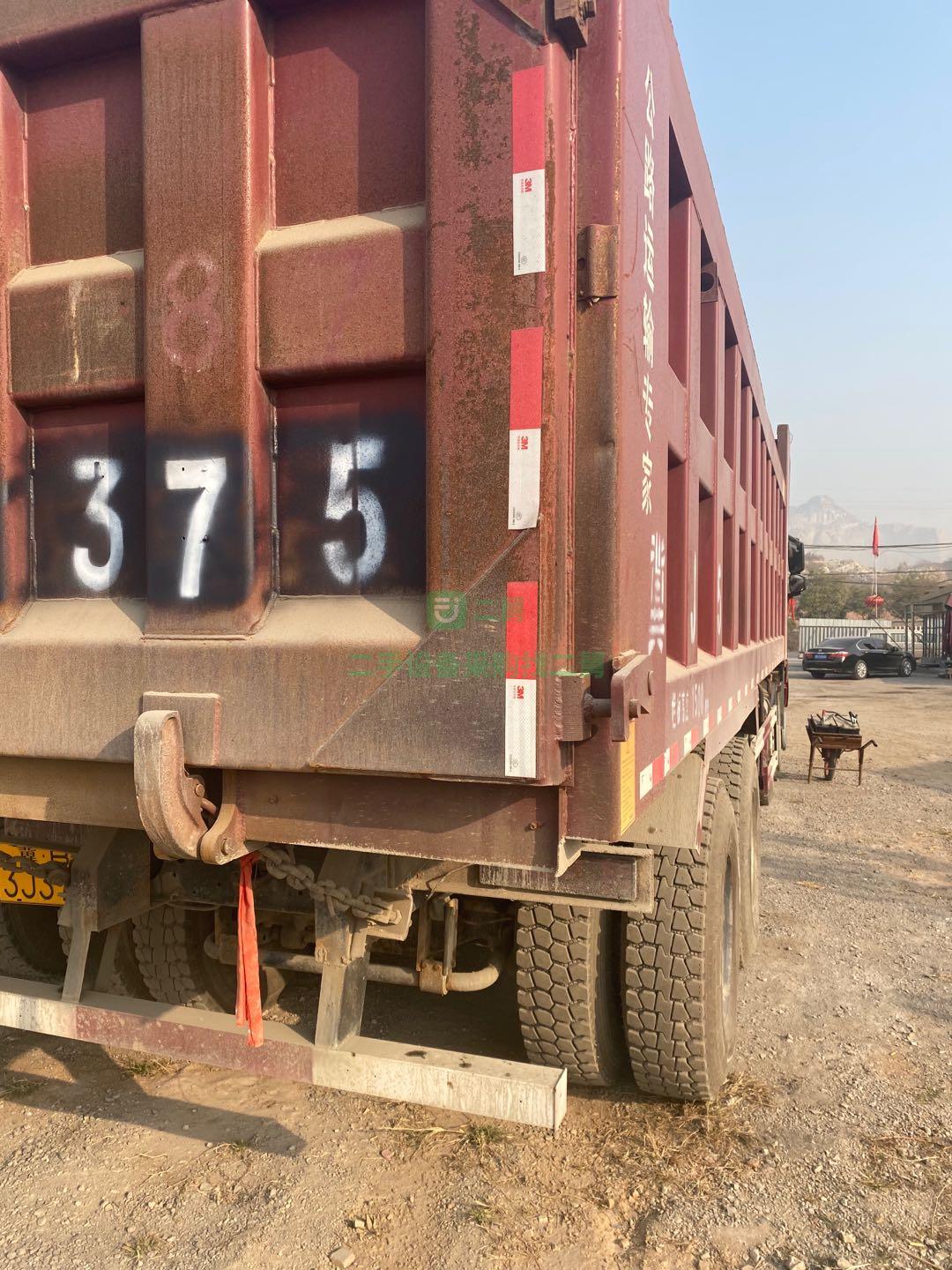 出售一臺(tái)17年11月的歐曼自卸車，箱長(zhǎng)8.2米